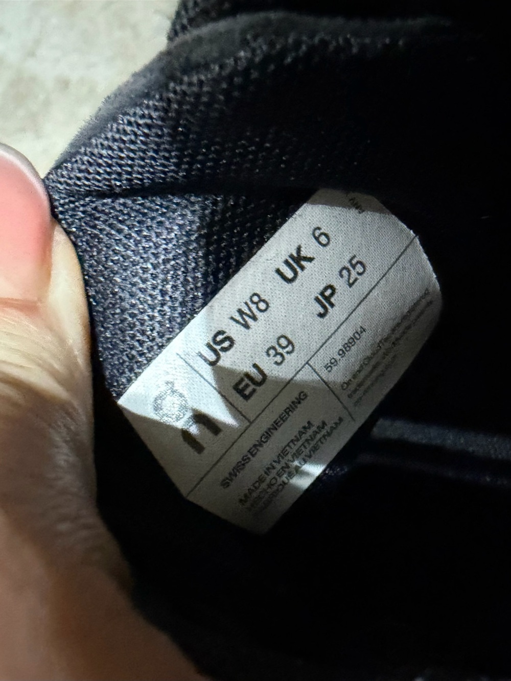 On running cloud sneaker shoe black size 8 - Picture 3 of 3